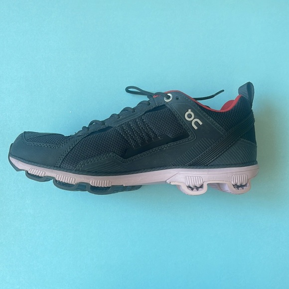 On Running Women’s Cloud Runner Winter Edition - Gray, Red, & Light Lavender - Picture 9 of 11